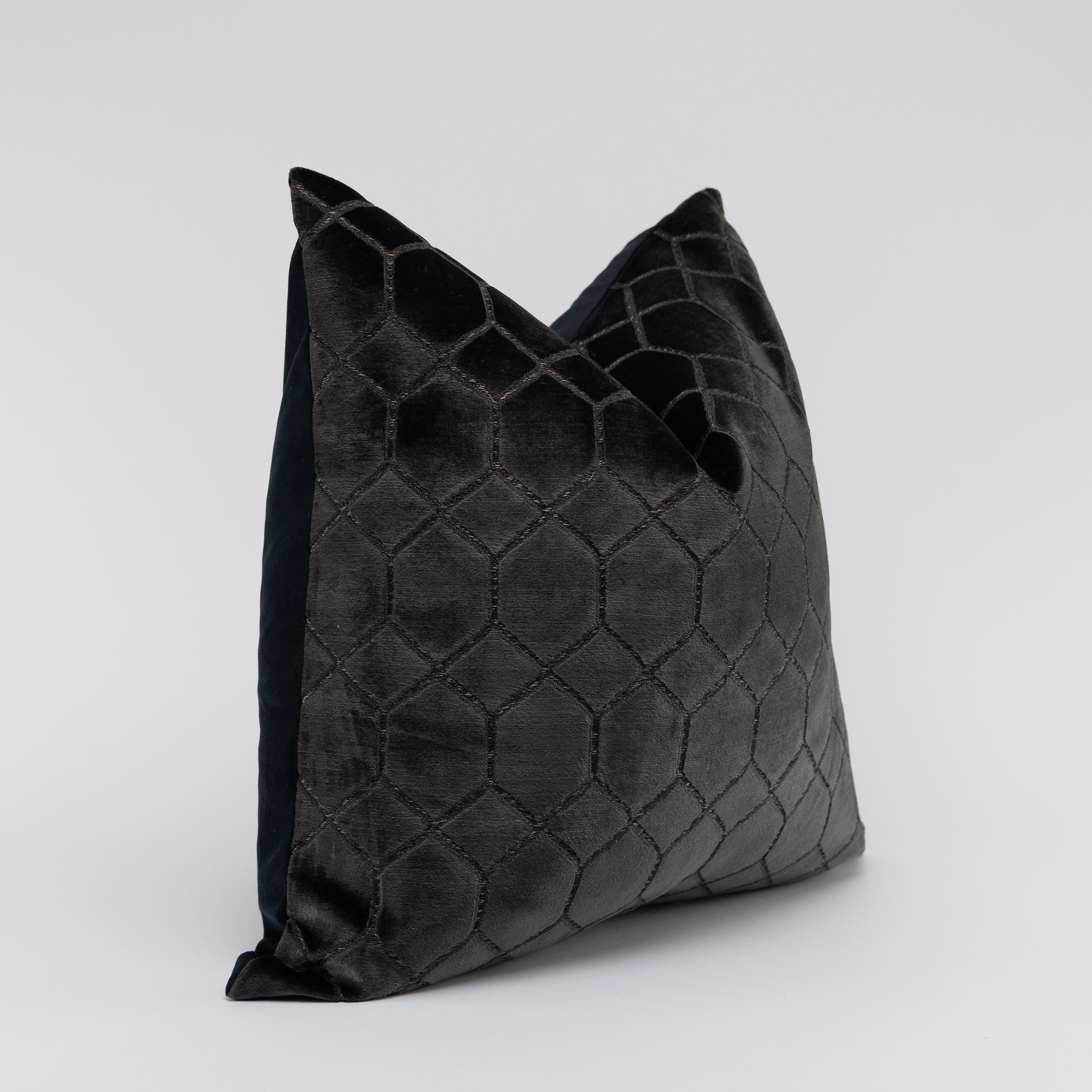 CLOE_2_a689aefa-482a-4b37-9ce7-1486e6aad860.jpg